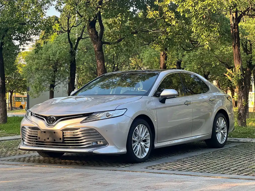 Toyota Camry — миниатюра 2