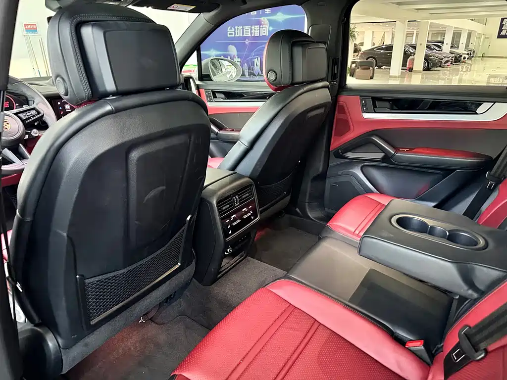 Porsche Cayenne — миниатюра 11