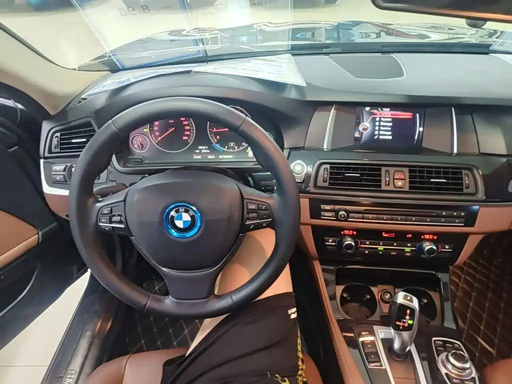 BMW 5 Series — миниатюра 11
