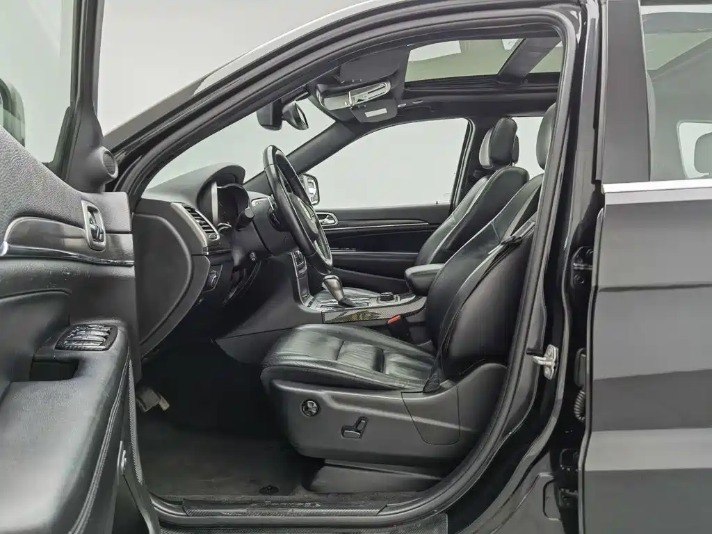 Jeep Grand Cherokee (Import) — миниатюра 10