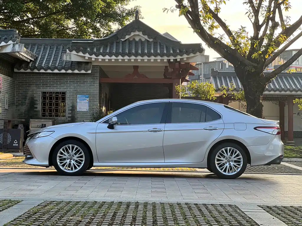 Toyota Camry — миниатюра 22