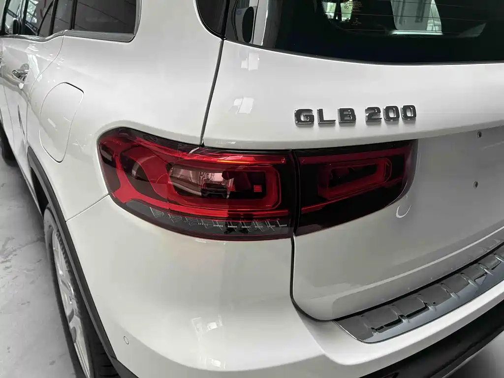MERCEDES-BENZ GLB