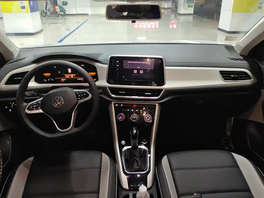 Volkswagen T-Roc — миниатюра 12
