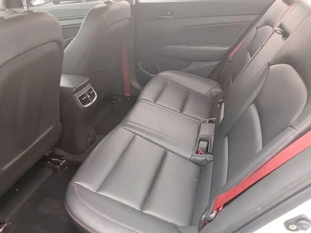 Hyundai Elantra — миниатюра 17