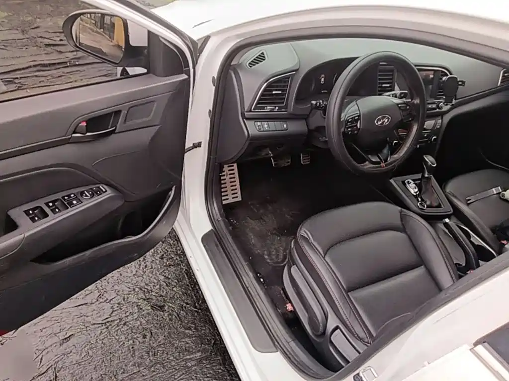 Hyundai Elantra — миниатюра 16