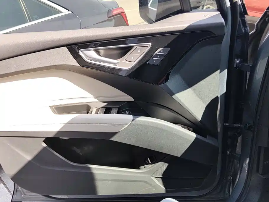 Audi Q4 e-tron — миниатюра 7