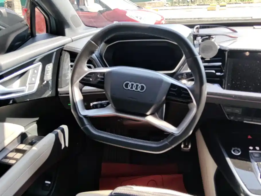 Audi Q4 e-tron — миниатюра 15