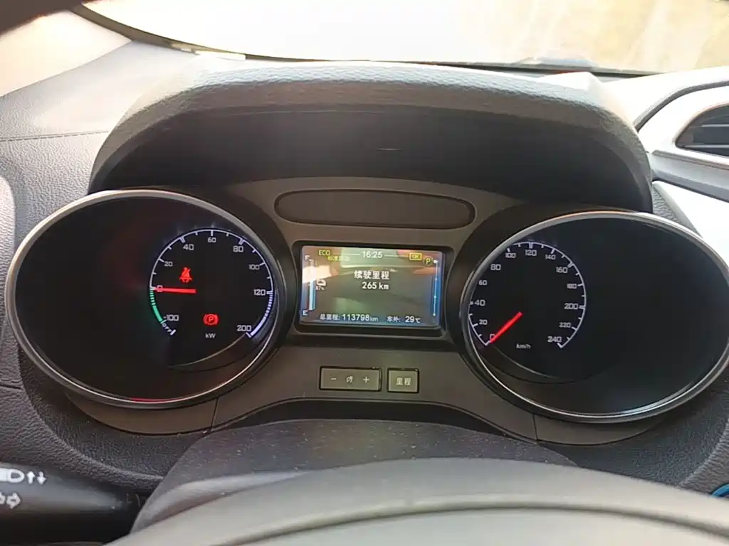 BYD Yuan EV — миниатюра 12