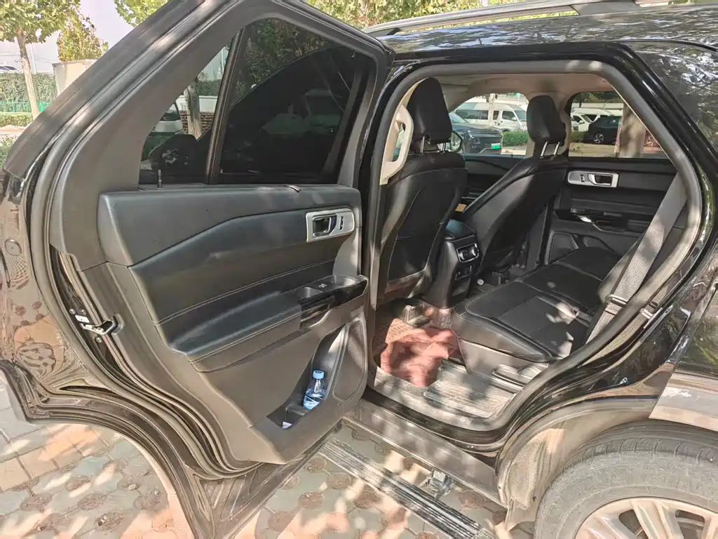 Ford Explorer — миниатюра 8