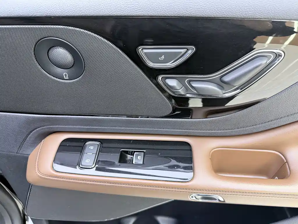 Lincoln Aviator — миниатюра 4
