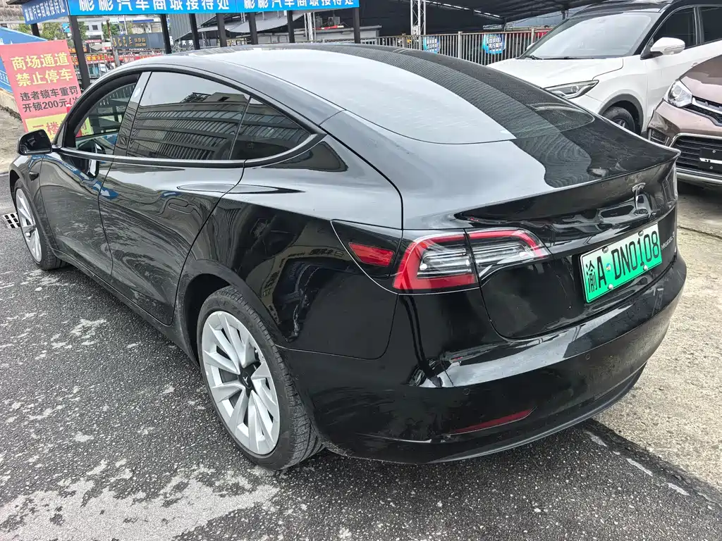 Tesla Model 3 — миниатюра 7