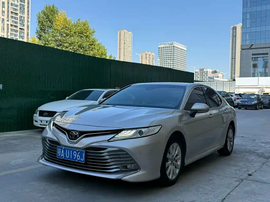 Toyota Camry — миниатюра 10