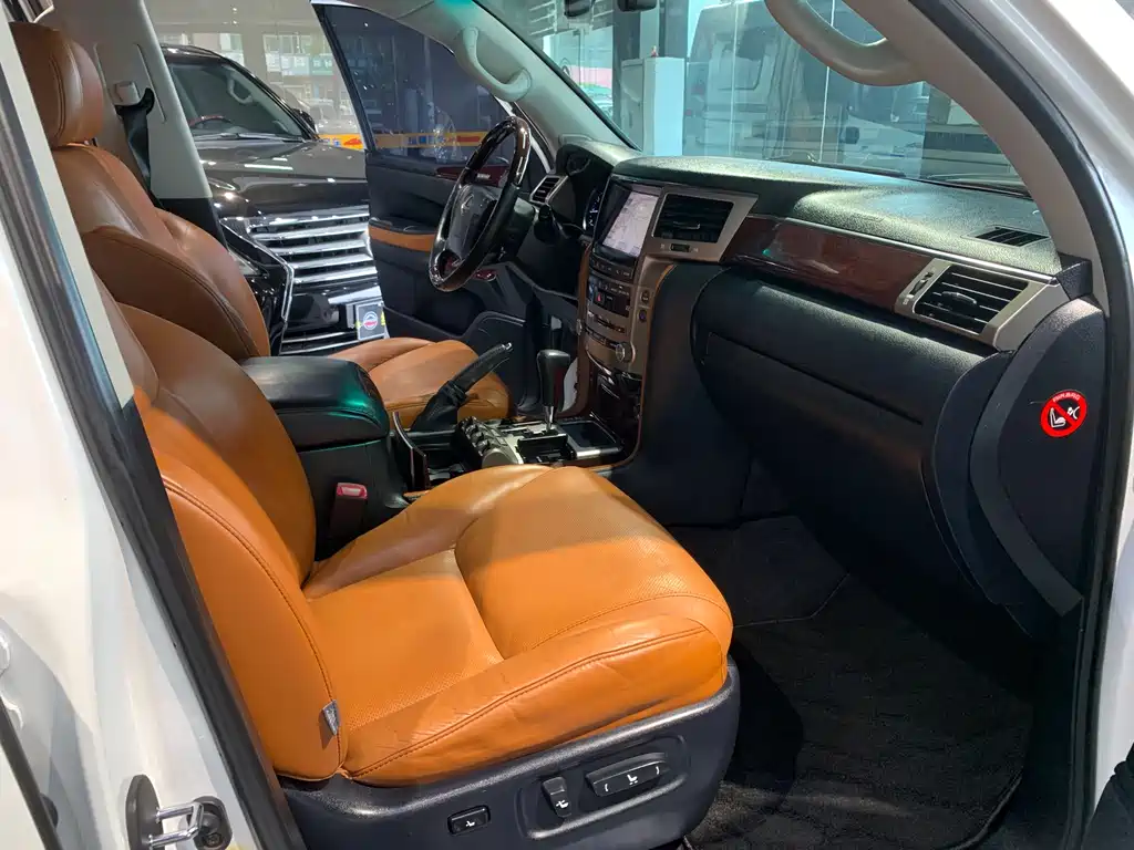 Lexus LX 2013 570