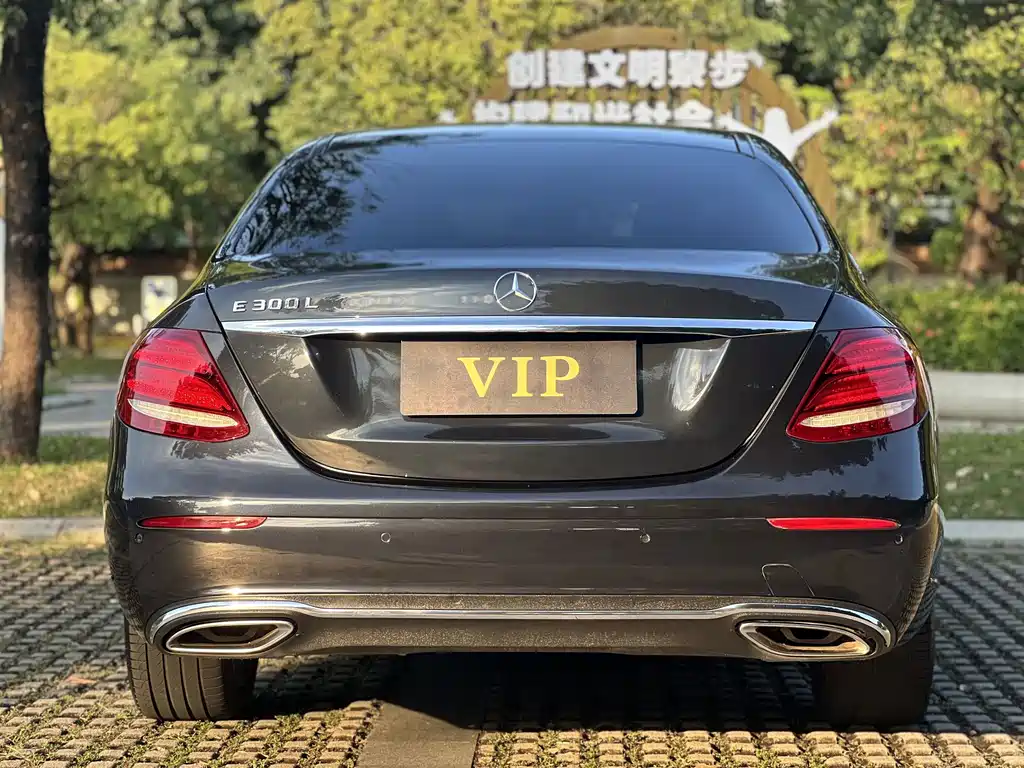 Mercedes-Benz E-Class — миниатюра 14