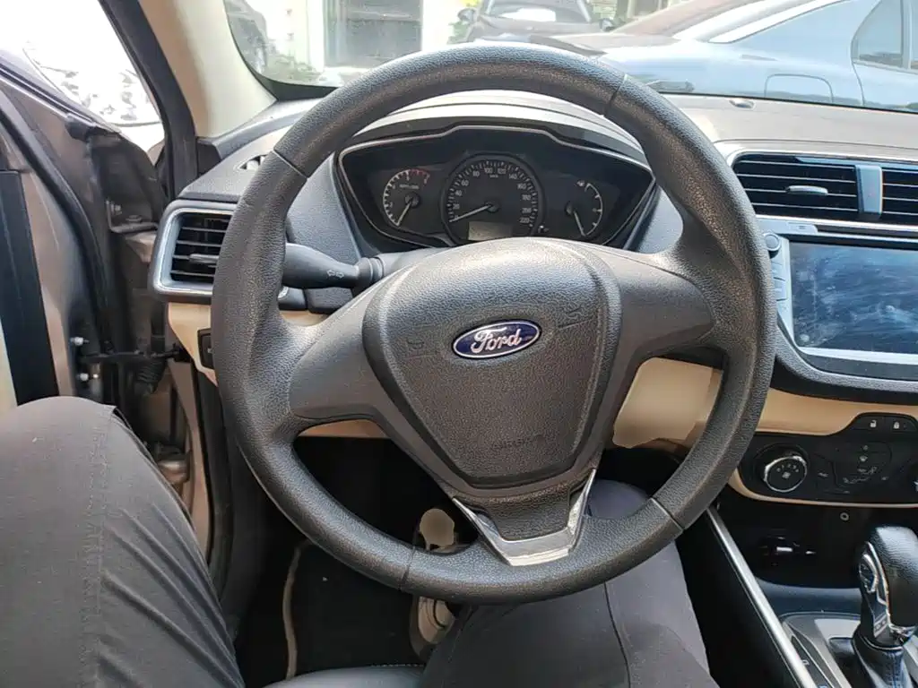 Ford Escort — миниатюра 11