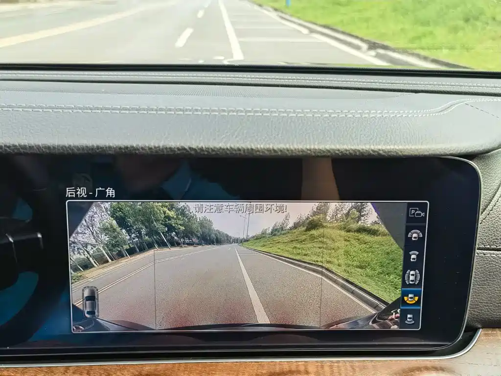 Mercedes-Benz E-Class — миниатюра 14