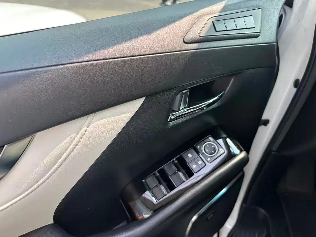 Lexus LM — миниатюра 3