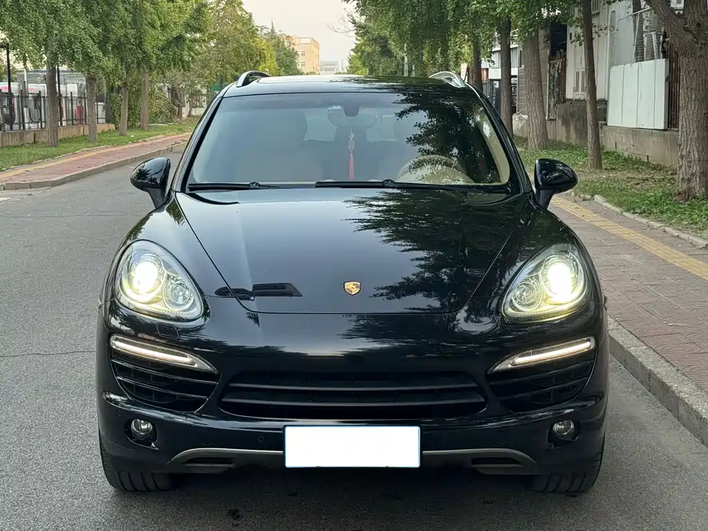Porsche Cayenne — миниатюра 3