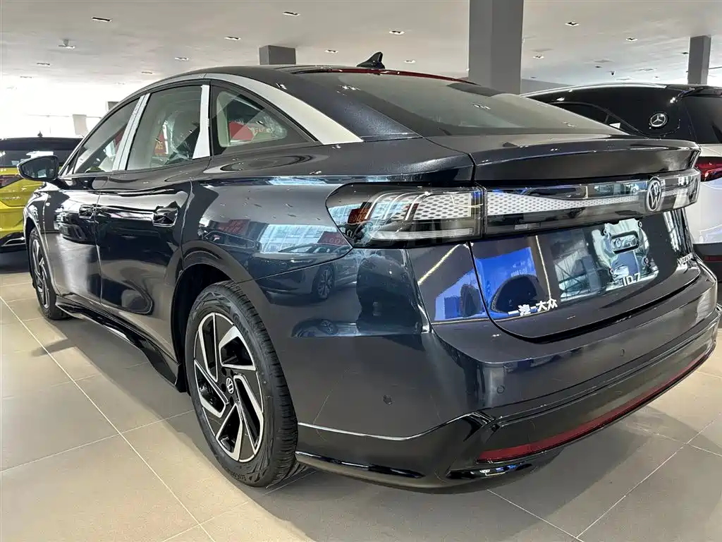 VOLKSWAGEN ID.7 VIZZION