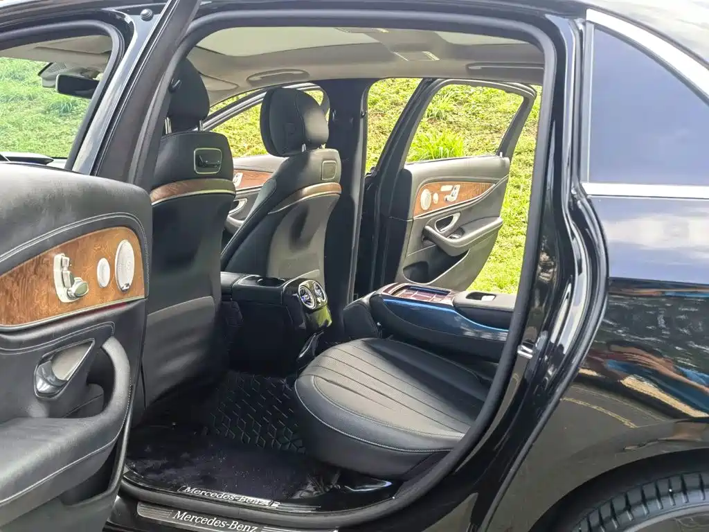 Mercedes-Benz E-Class — миниатюра 10