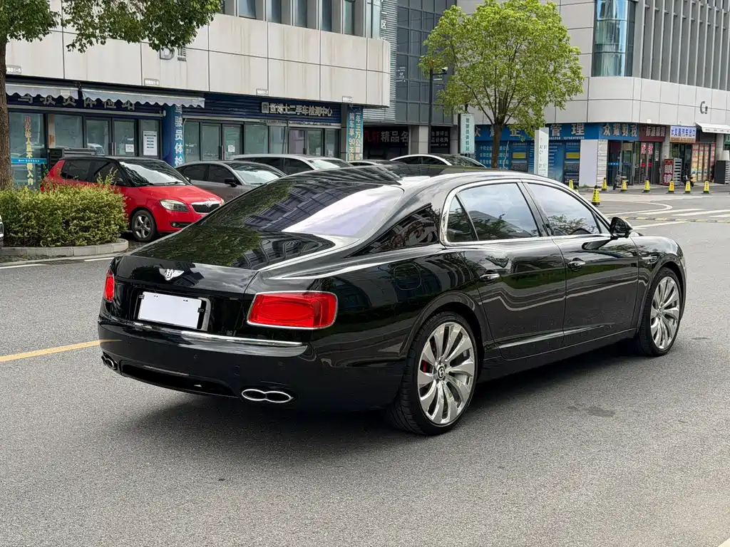 Bentley Flying Spur — миниатюра 8