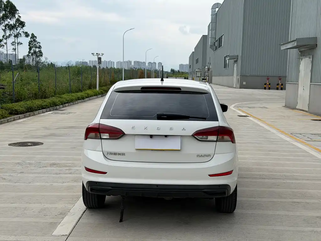Skoda Rapid Spaceback — миниатюра 8