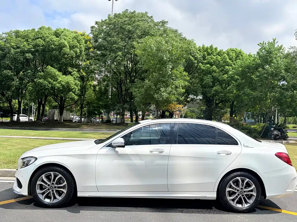 Mercedes-Benz C-Class — миниатюра 4