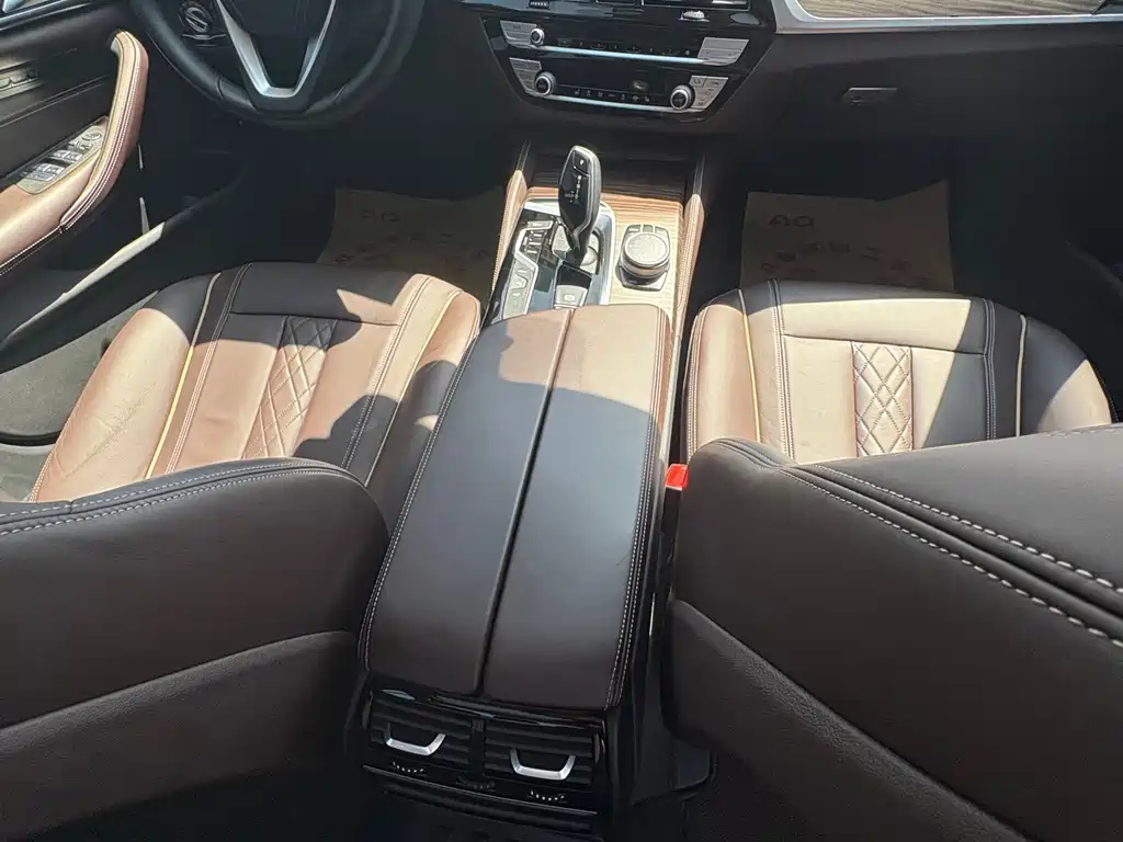 BMW 5 Series New Energy — миниатюра 13