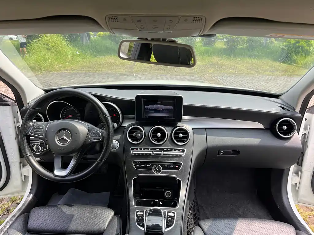 Mercedes-Benz C-Class — миниатюра 8