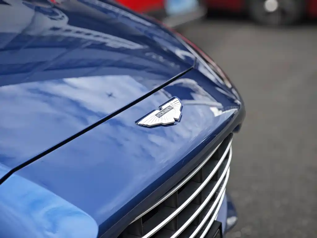 Aston Martin DBX — миниатюра 4