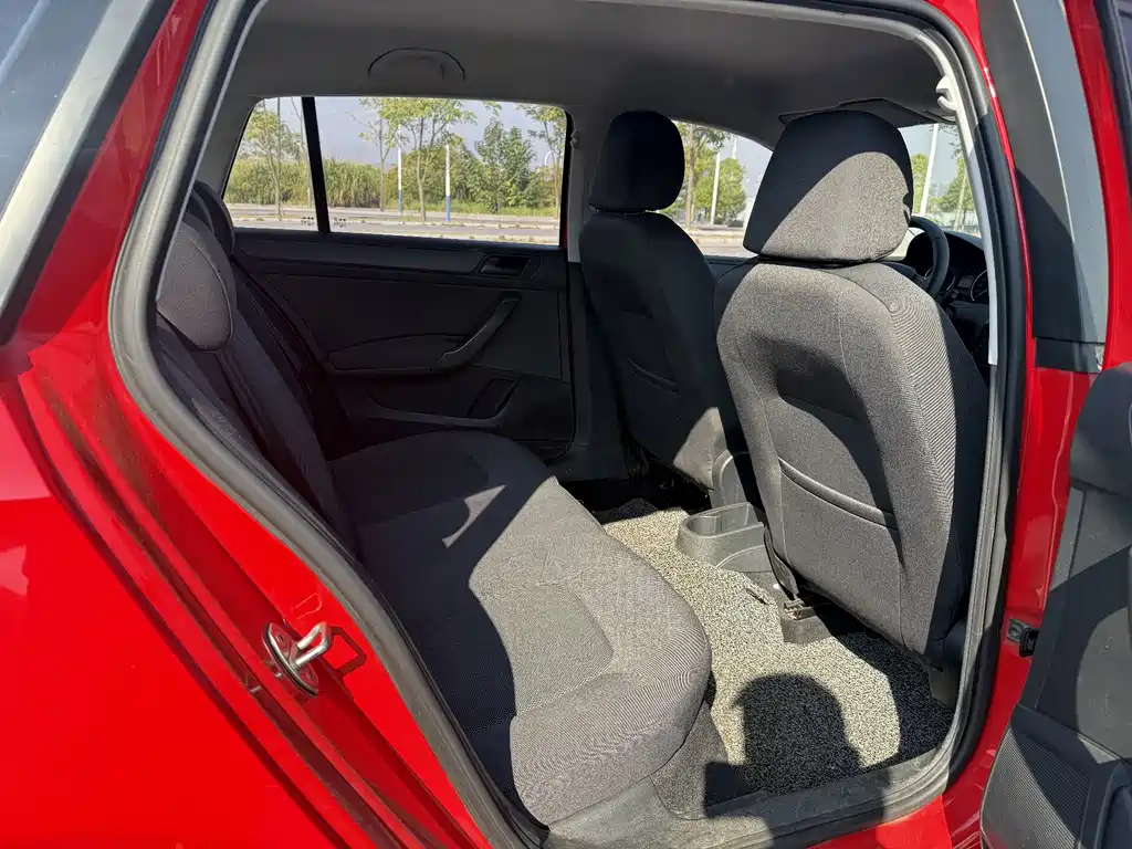 Skoda Rapid Spaceback — миниатюра 10