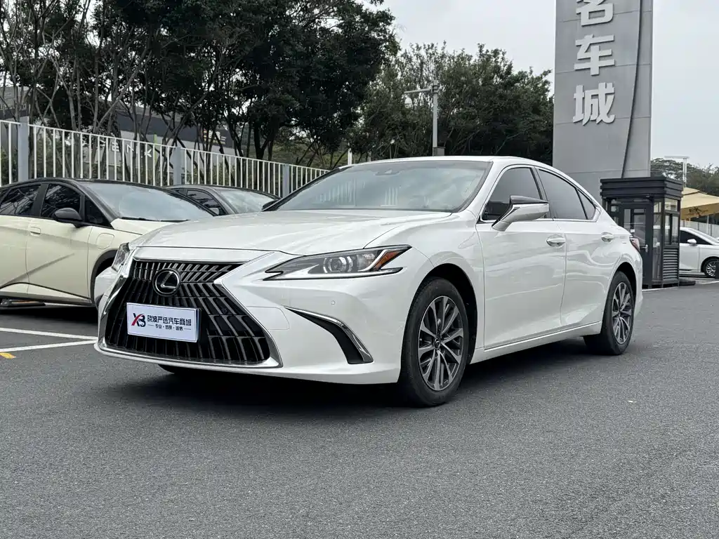 Lexus ES 2023
