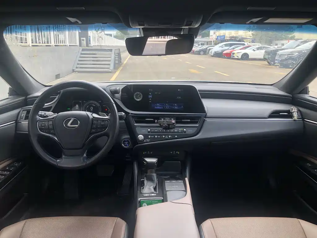 Lexus ES — миниатюра 13