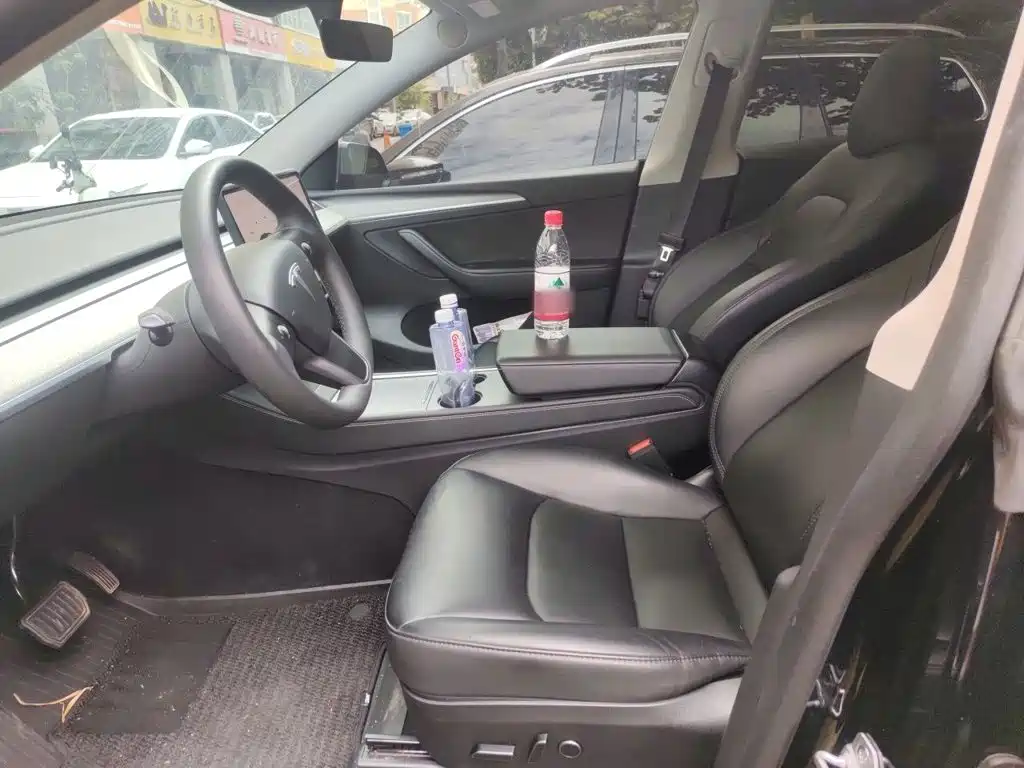 Tesla Model Y — миниатюра 11
