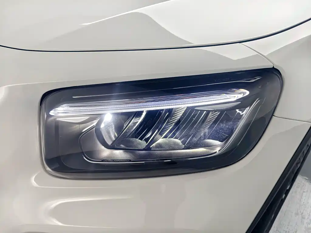 Mercedes-Benz GLB — миниатюра 10