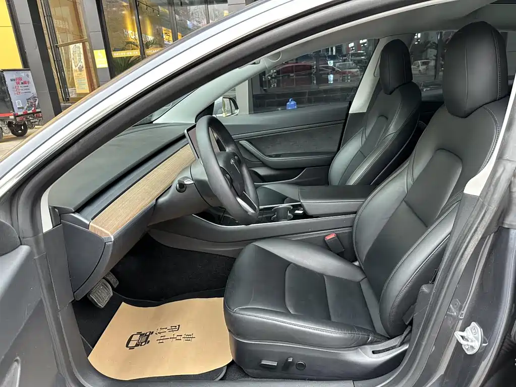 Tesla Model 3 — миниатюра 9