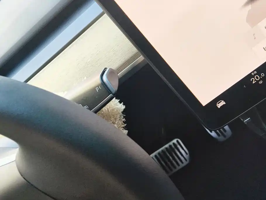 Tesla Model Y — миниатюра 16