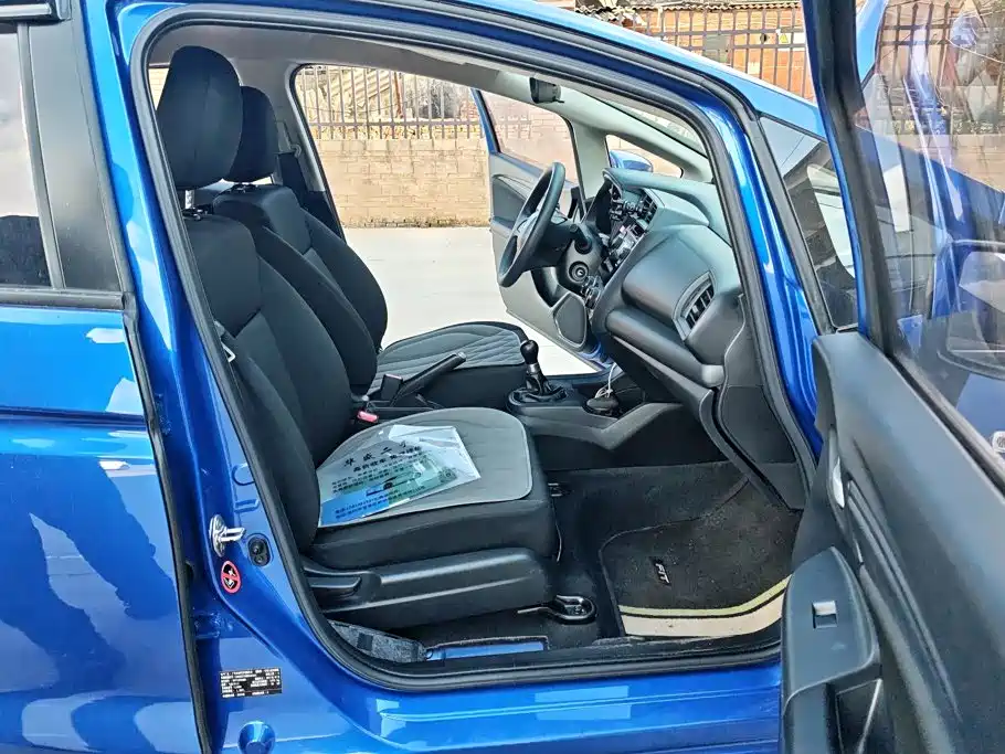 Honda Fit — миниатюра 8