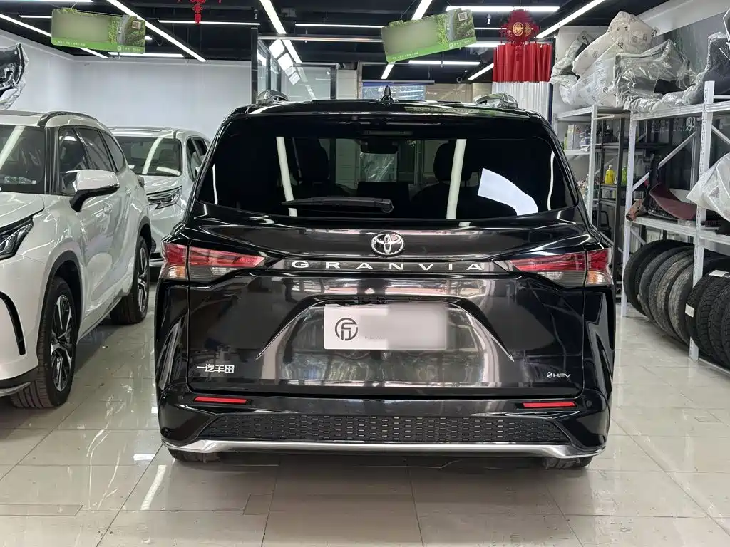 Toyota Granvia — миниатюра 25