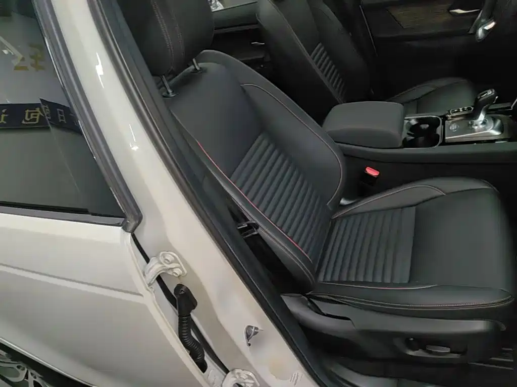 Land Rover Discovery Sport — миниатюра 25