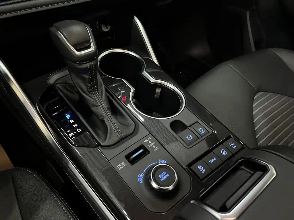Toyota Crown Kluger — миниатюра 15