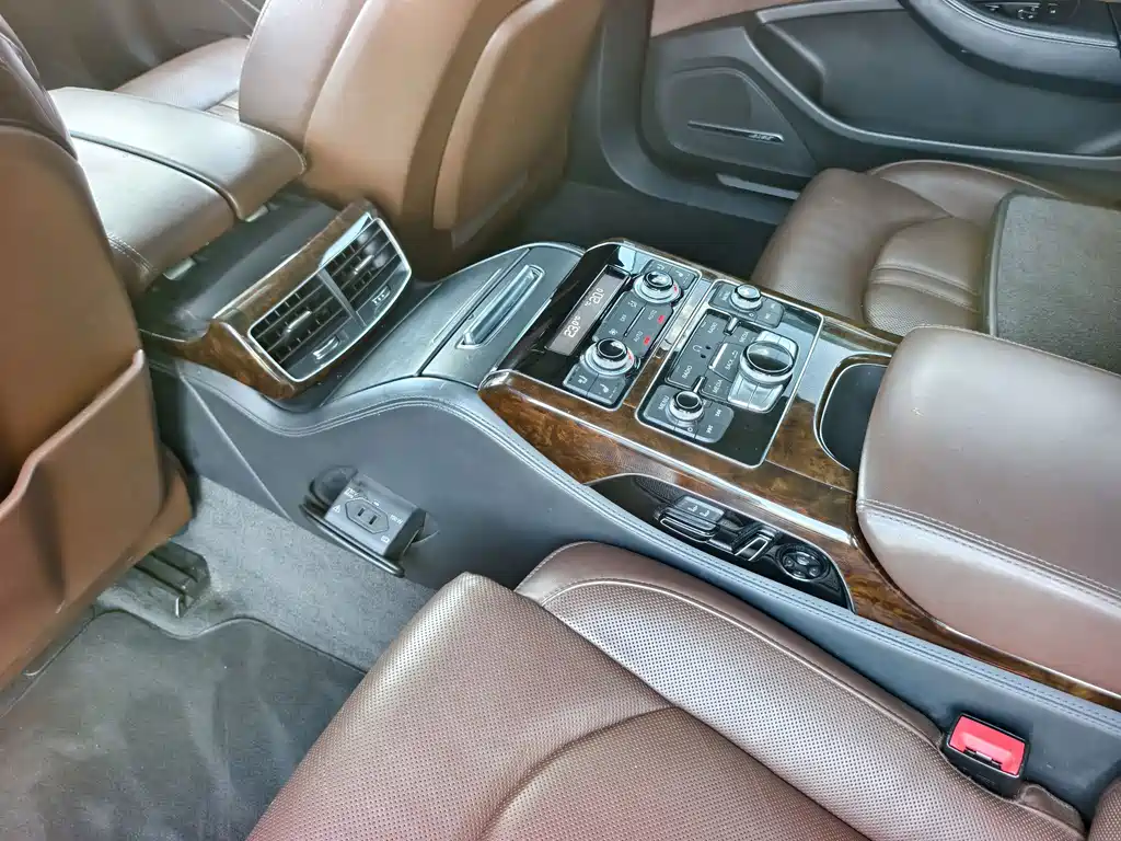Audi A8 — миниатюра 10