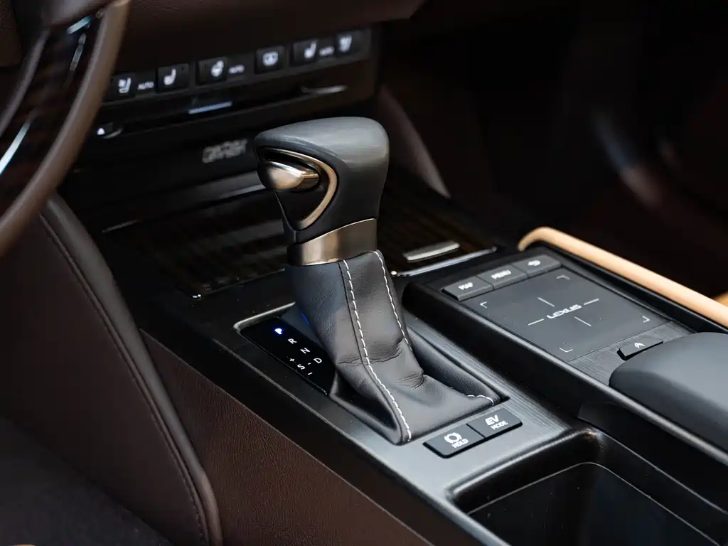 Lexus ES — миниатюра 13