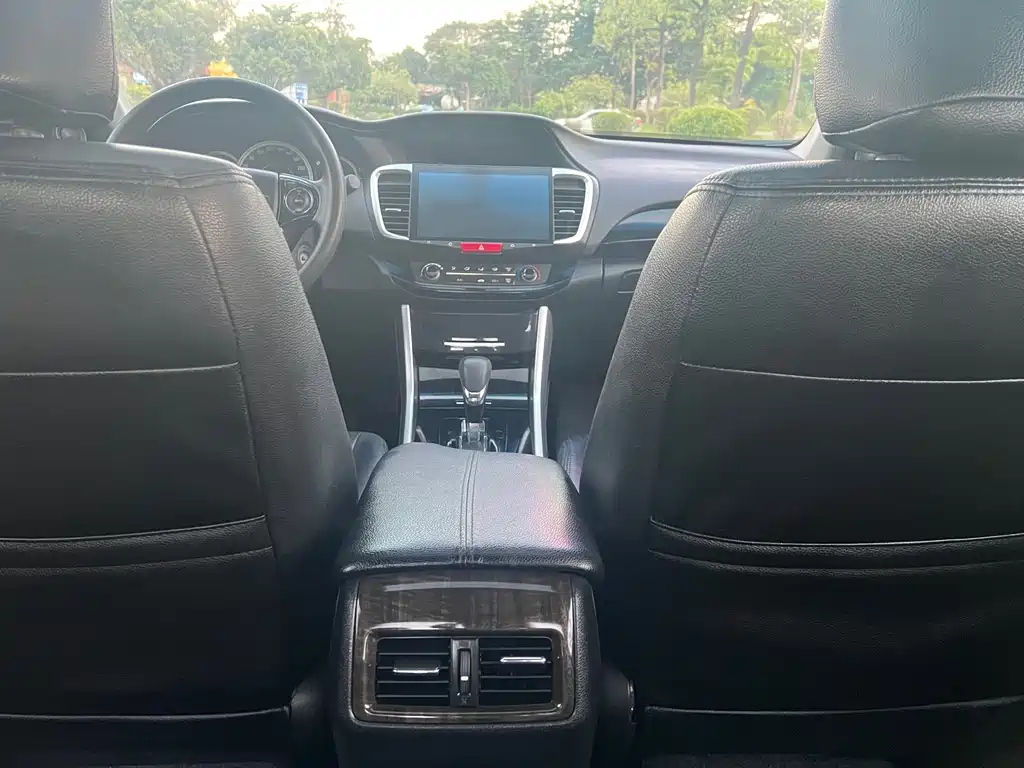 Honda Accord — миниатюра 13