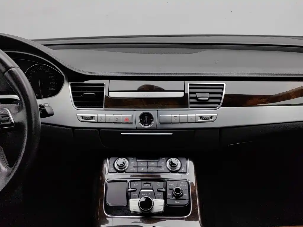 Audi A8 — миниатюра 12