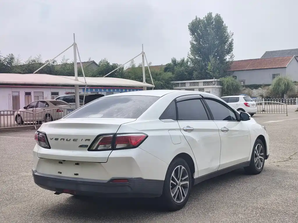 Venucia D60 — миниатюра 4