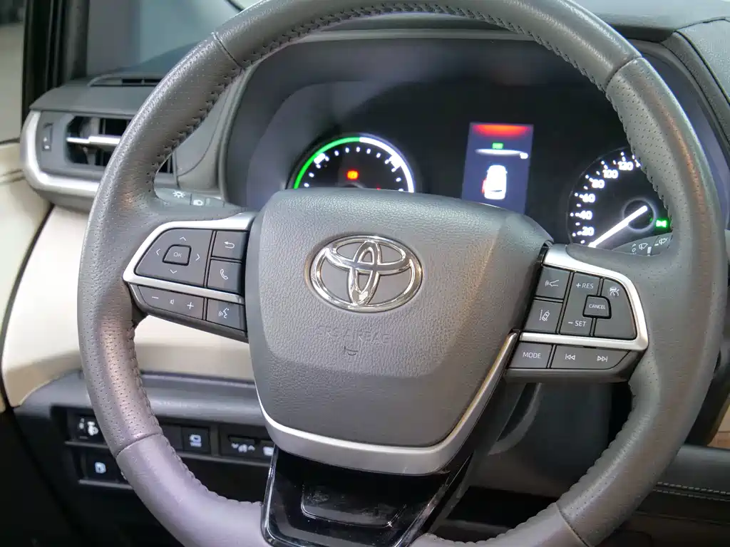 Toyota Sienna — миниатюра 10