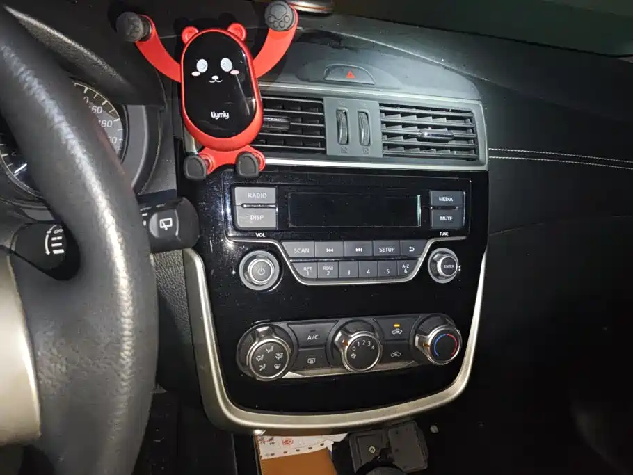 Nissan Tiida — миниатюра 13