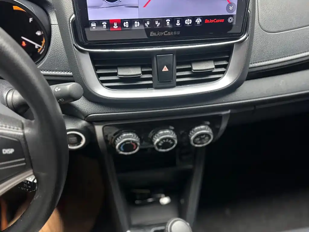 Toyota Yaris L — миниатюра 11