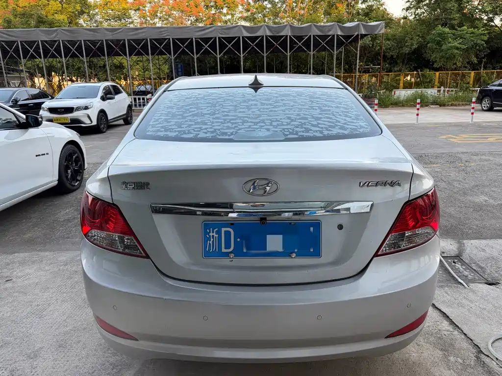 Hyundai Verna — миниатюра 4